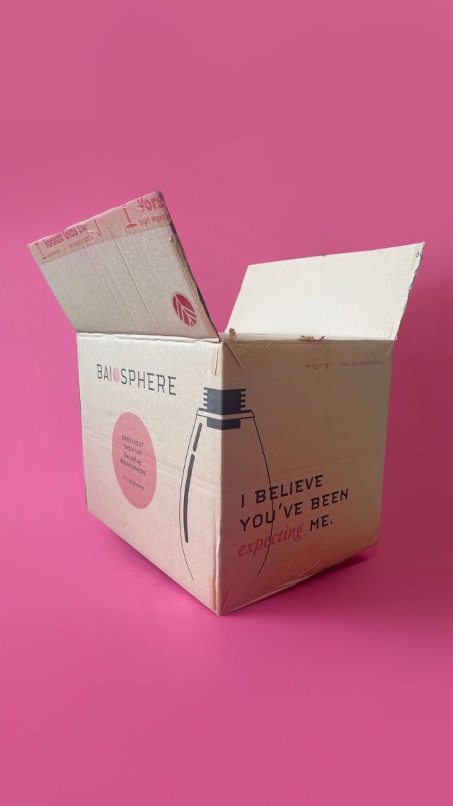 In diesem schönen Versandkarton kommt die Baiosphere – und bringt direkt einige Tipps für das perfekte „Unboxing“ mit. 📦🌿✨

So wird das Auspacken zu einem unvergesslichen Erlebnis, das sich mit liebevollen Details und dem atemberaubenden „lebendigen Licht“ fortsetzt.

Danke @baiosphere 💚

#packagingdesign #verpackungsdesign #branddesign #corporatedesign #grafikdesign #marketing